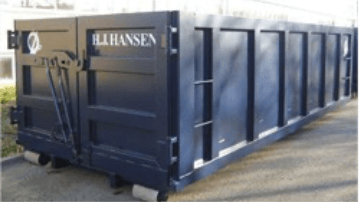 Blå container 61 med HJHansen logo på Blå container 61 med HJHansen logo på