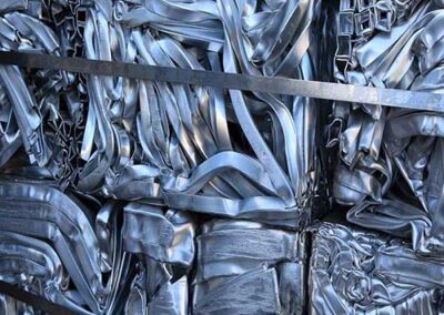 baller af sammenpresset aluminium til genanvendelse