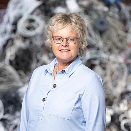 Nanna-Rosenbaek-HJHansen-Recycling Nanna Rosenbæk. Dame i jakkesæt