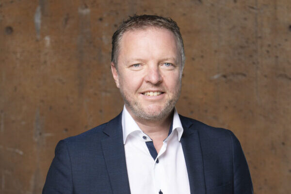 Steffen-Jonassen 600 x 400 px Line på sit kontor i HJHansen Recycling Group