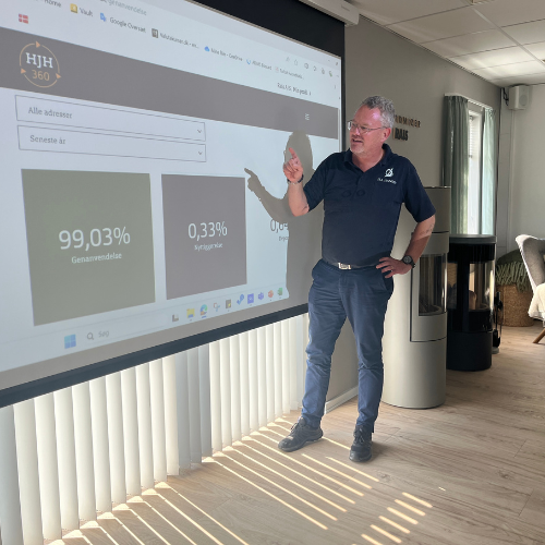 RAIS-kundebesøg Jens Christian fra HJHansen Recycling Group der præsenterer vores HJH360 platform for RAIS